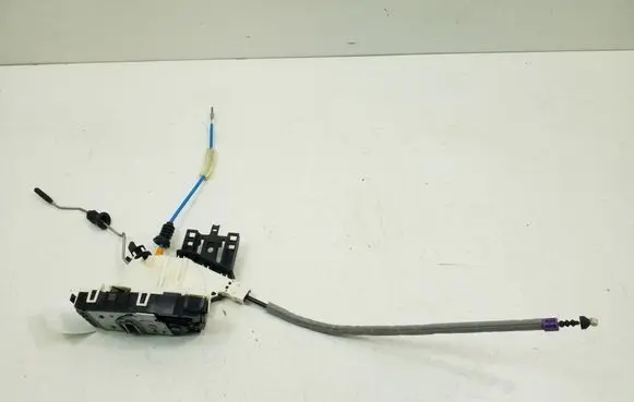 Mercedes-Benz CLA C117 X117 W117 Front door lock A1667200635