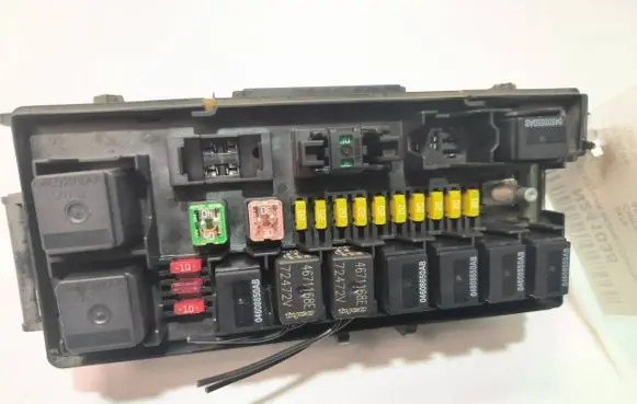 Chrysler Aspen Fuse 04692097AC 0001131115