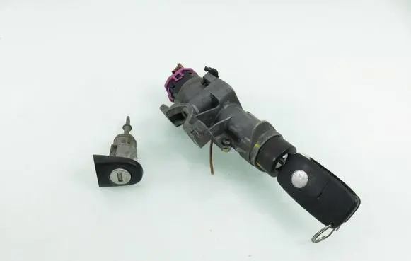 Volkswagen Golf IV Ignition lock 4B0905851C