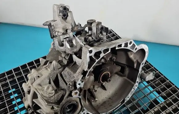 Hyundai Elantra VI Manual 5 speed gearbox IMPRK1519943