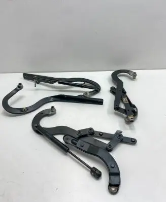 Tailgate/trunk/boot hinge