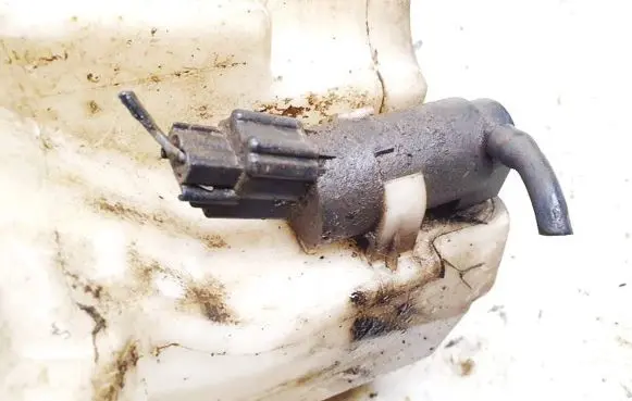 Volvo S80 Windscreen/windshield washer pump