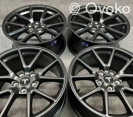 Tesla Model 3 R18 alloy rim 104426100A