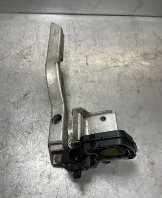 BMW 5 F10 F11 Radiator mount bracket 7186514