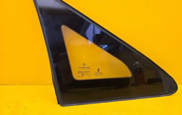 Mercedes-Benz Vito Viano W447 Front triangle window/glass 