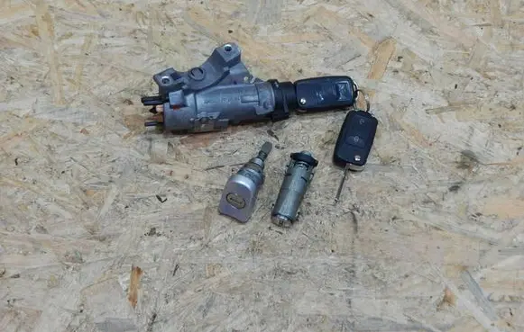 Volkswagen Multivan T5 Ignition lock 4B0905851N