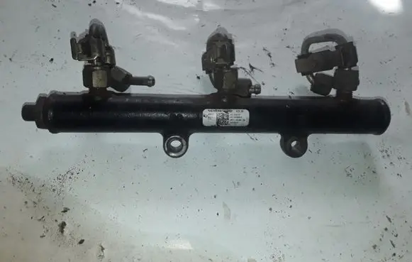 Land Rover Discovery 3 - LR3 Fuel main line pipe 4R8Q90280BB A2C200021291 X4800141