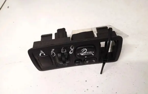 Toyota Avensis T250 Wing mirror switch 183575