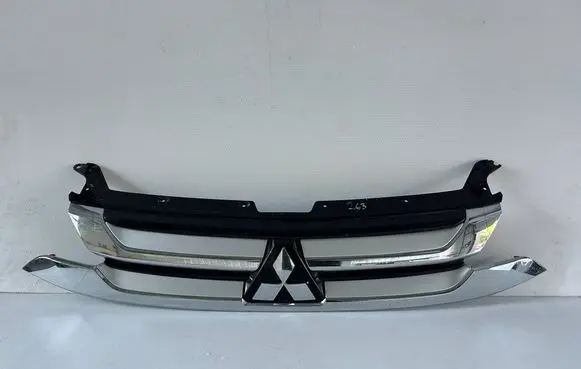Mitsubishi Outlander Front bumper upper radiator grill OE7450A992