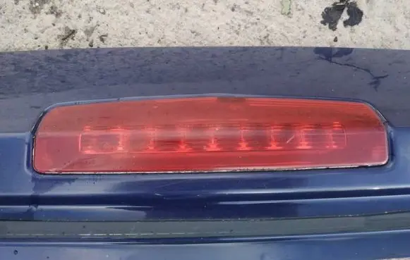 Third/center stoplight