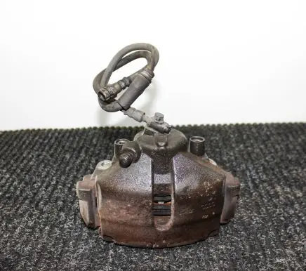 Volkswagen Jetta VI Front brake caliper