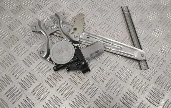 Mitsubishi Outlander Front door window regulator with motor 5713A385