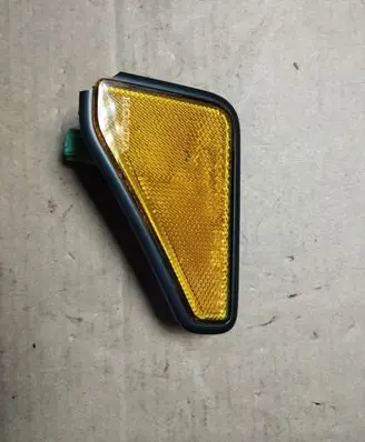 Front fender indicator light