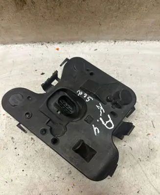 Audi A4 S4 B6 8E 8H Tail light bulb cover holder 153947