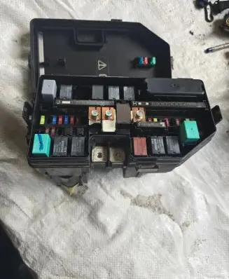 Honda Civic IX Fuse module TV2E010 121229 170R200J1H