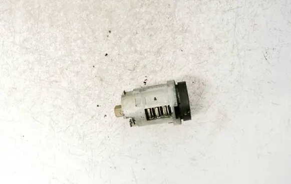 Ford Focus Front door lock (next to the handle) s38kb
