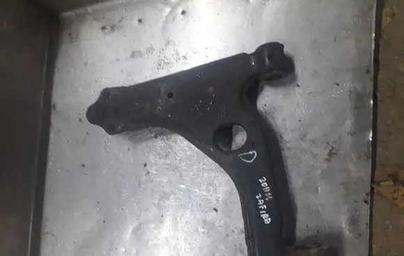 Opel Zafira A Front lower control arm/wishbone