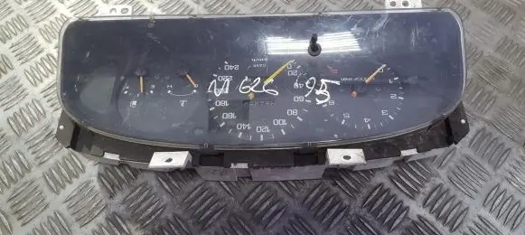 Mazda 626 Speedometer (instrument cluster) plj620001a gc5jb