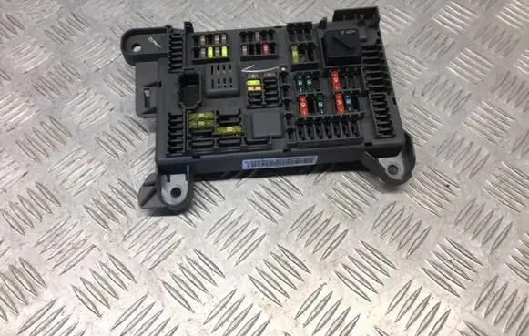BMW X5 E70 Fuse module 6931687