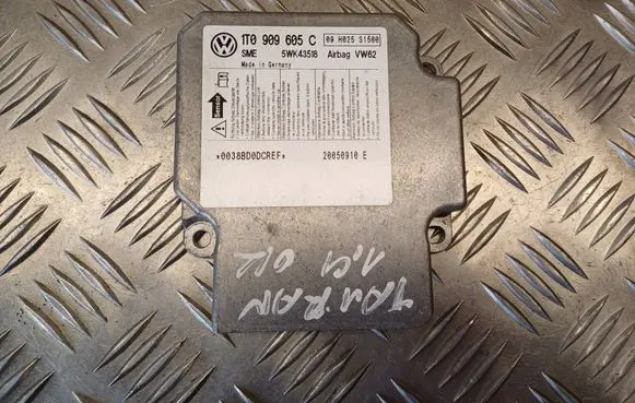 Volkswagen Touran I Airbag control unit/module 1T0909605C 5WK43518