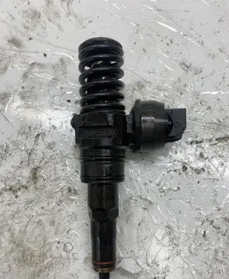 Audi A3 S3 8L Fuel injector 038130073 038130073AG 0414720215