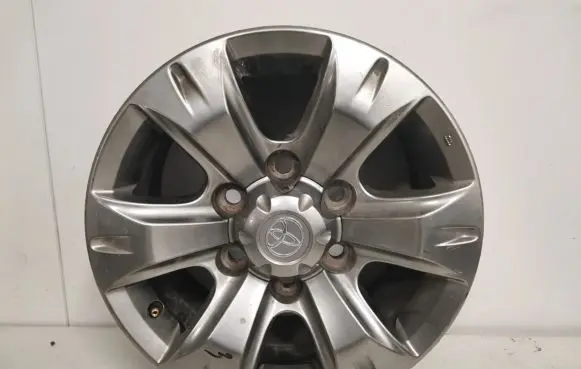 Toyota Hilux (AN10, AN20, AN30) R15 alloy rim 