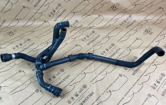 Volkswagen Golf VII Engine coolant pipe/hose 5Q0820507L