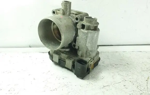 Volkswagen Jetta VI Throttle valve 03C133062M