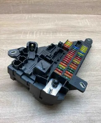 BMW 5 E60 E61 Fuse module 9138830 913883001