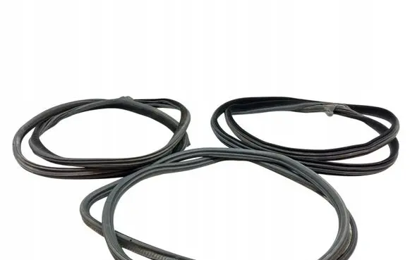 BMW 6 F06 Gran coupe Rubber seal front door (on door)