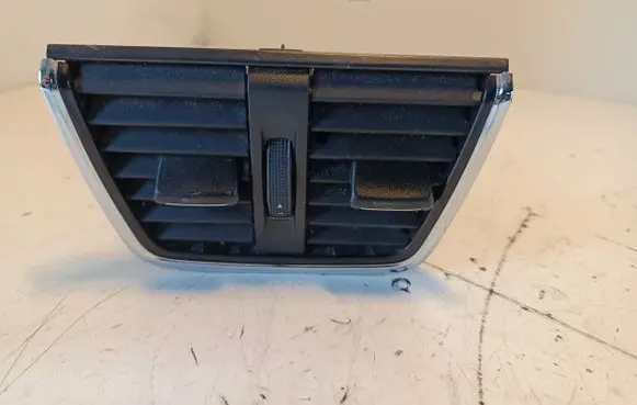 Rear air vent grill