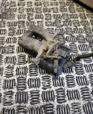 Volkswagen PASSAT B6 Rear brake caliper