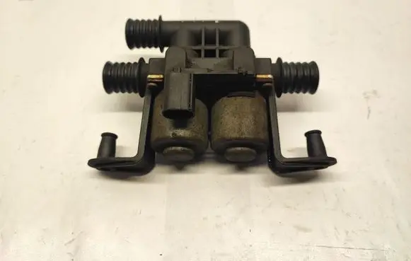 BMW X5 E70 Coolant heater control valve 6910544 691054406