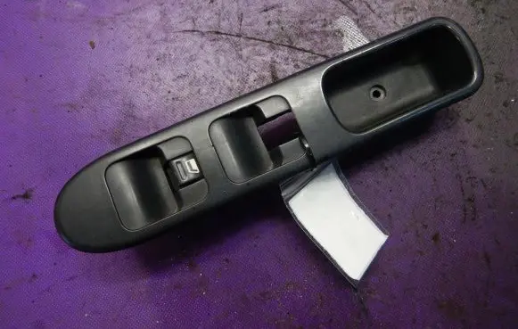 Peugeot 307 Quarter vent window switch 
