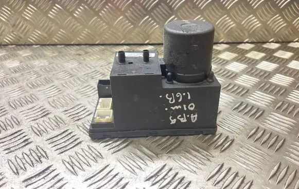 Audi A4 S4 B5 8D Central locking vacuum pump 8L0862257