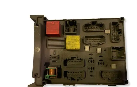 Renault Laguna II Fuse module 8200004201E