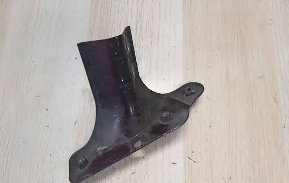 Skoda Fabia Mk2 (5J) Fender mounting bracket 5J0821142