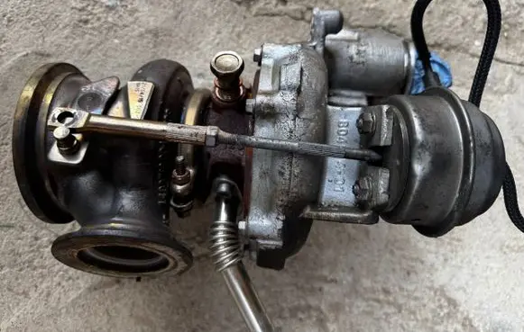 BMW 6 F12 F13 Turbo 7849045