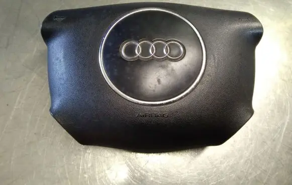 Audi A2 Steering wheel airbag 8P0880201D 31581334331