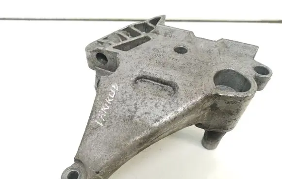 Volkswagen PASSAT B6 Engine mounting bracket 03G199207G