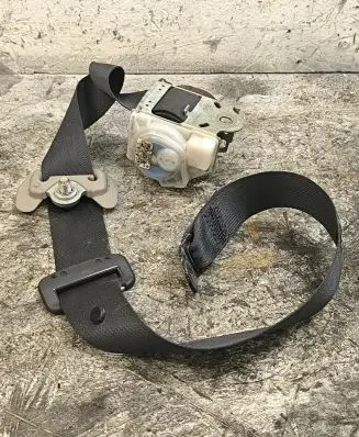 Subaru B9 Tribeca Middle seatbelt (rear) 2027659