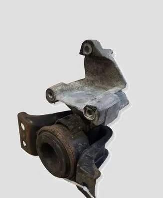 Nissan Juke I F15 Engine mount bracket
