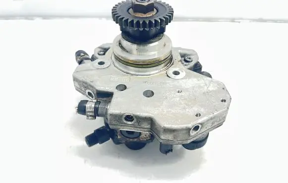 Mercedes-Benz C W204 Fuel injection high pressure pump A6420701201