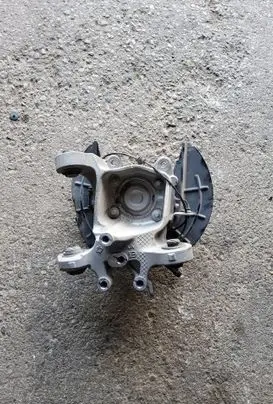 Chrysler 200 Rear wheel hub 185AA