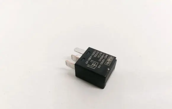 Ford Mondeo Mk III Other relay 5M5T14B192AA 5M5T-14B192-AA