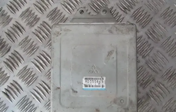 Mitsubishi Carisma Engine control unit/module md355869 e2t68375