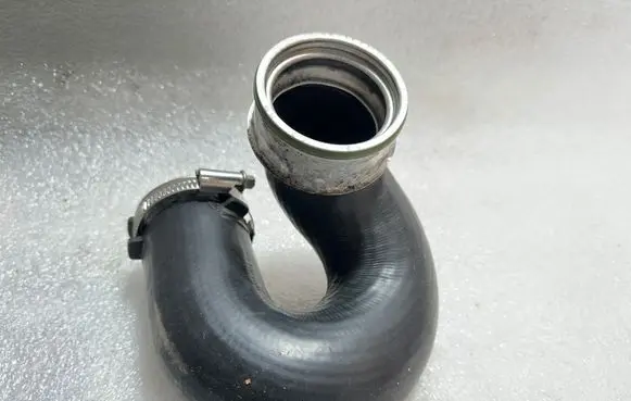 Volkswagen PASSAT B6 Intercooler hose/pipe 3B0145828A
