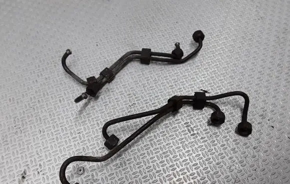 Volkswagen Golf IV Fuel injector supply line/pipe 