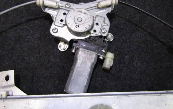 Hyundai Getz Front door window regulator motor