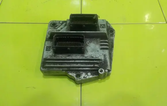 Opel Zafira B Engine control unit/module 28020960 NP368